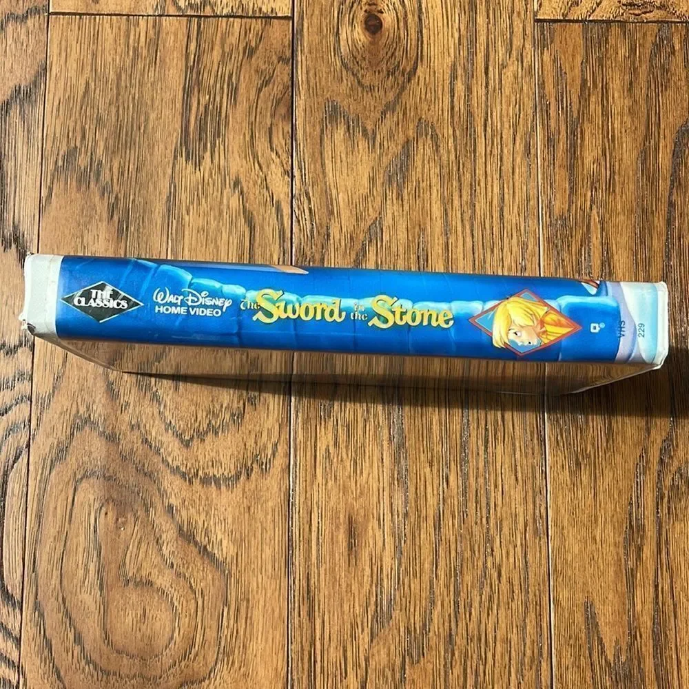 Disney Black Diamond classic The Sword in the Stone VHS tape.